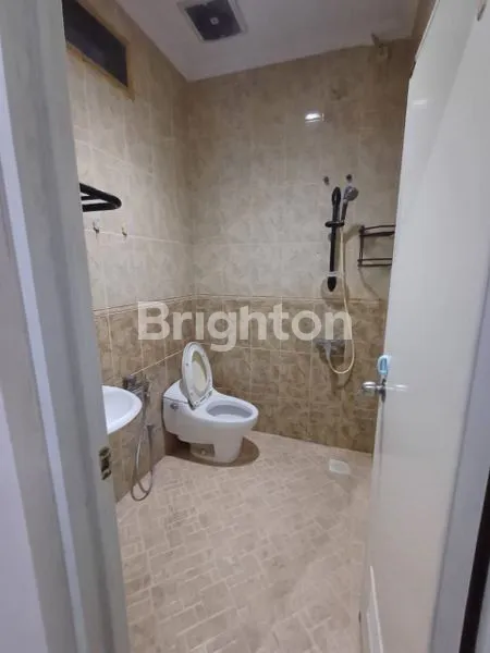 image RUMAH DI TOMANG, JAKARTA BARAT. LEBAR 7 METER. CARPORT 2 MOBIL. (4)