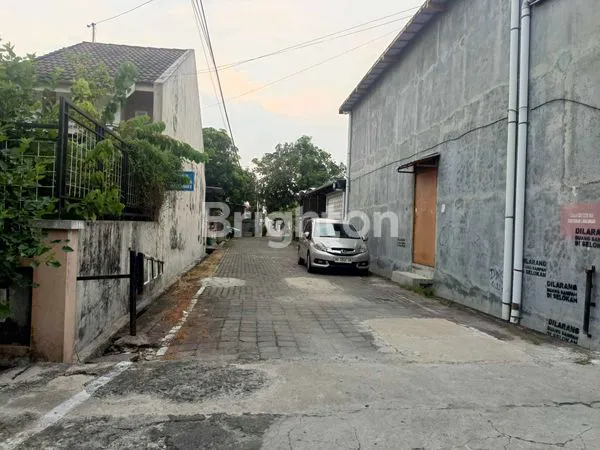 image RUMAH STRATEGIS 105M² DI POJOK PERTIGAAN, MOJOSONGO SOLO (6)
