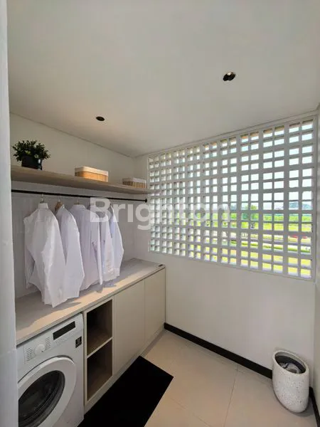 image RUMAH 3 LANTAI DENGAN DESAIN MODERN MINIMALIS HARGA SUPER TERJANGKAU DI KAWASAN SERPONG (4)