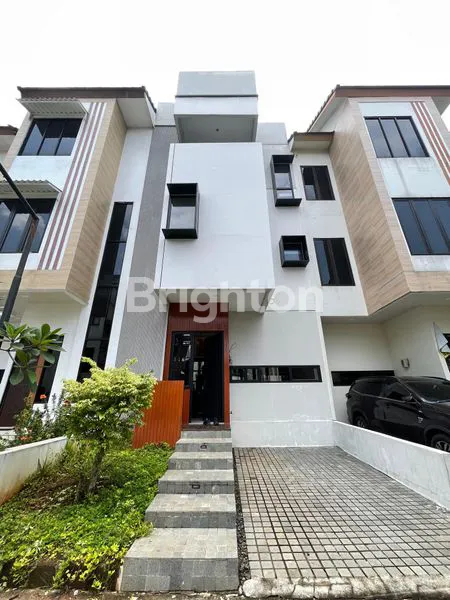 image RUMAH SIAP HUNI 3 LANTAI DI JAKARTA TIMUR (1)