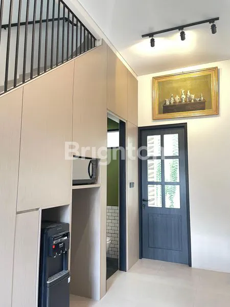 image RUMAH SIAP HUNI 3 LANTAI DI JAKARTA TIMUR (3)