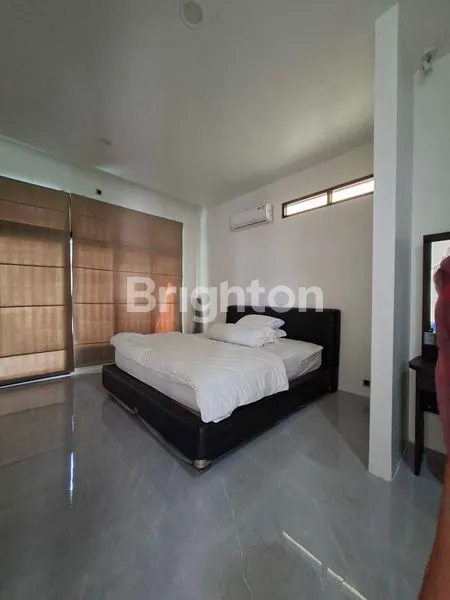 image RUMAH MODERN + KOLAM RENANG DI BALIKPAPAN BARU  (5)