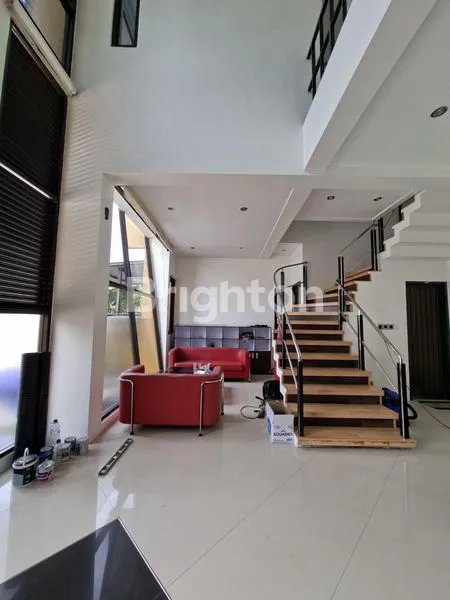 image RUMAH MODERN + KOLAM RENANG DI BALIKPAPAN BARU  (3)