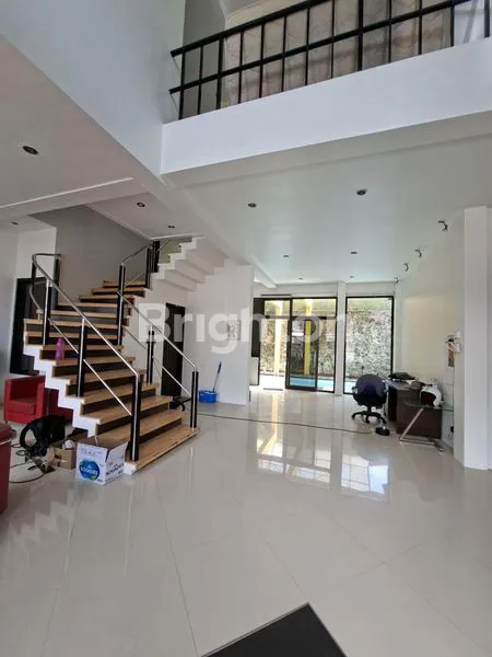 image RUMAH MODERN + KOLAM RENANG DI BALIKPAPAN BARU  (8)