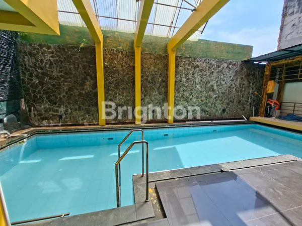 image RUMAH MODERN + KOLAM RENANG DI BALIKPAPAN BARU  (2)