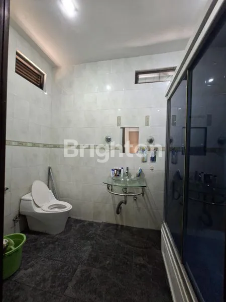 image RUMAH MODERN + KOLAM RENANG DI BALIKPAPAN BARU  (7)