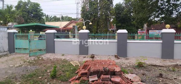 image RUMAH BESAR HALAMAN LUAS  SIAP HUNI SANGAT DI PUSAT KOTA SLAWI (2)
