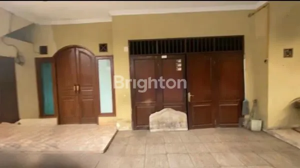 image DIJUAL RUMAH KOST 2 LANTAI DI KELAPA GADING JAKARTA UTARA. TERLETAK DI HOEK DAN TIDAK BANJIR (4)