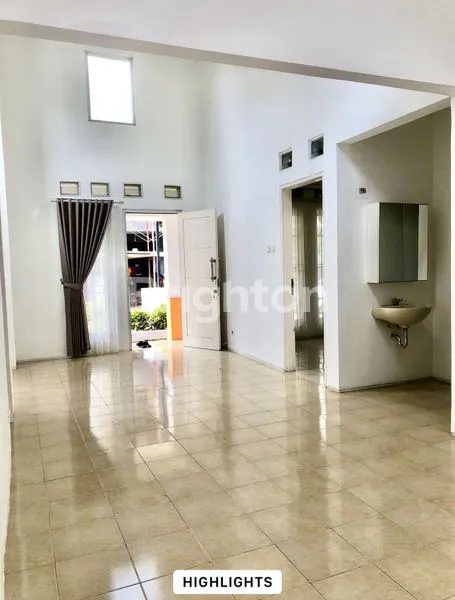 image RUMAH SEMI FURNISED, HOOK DI CLUSTER EKSKLUSIVE ATHIA PARK, GRAHA RAYA-BINTARO JAYA TANGERANG SELATAN (3)