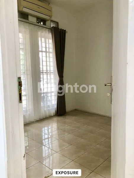 image RUMAH SEMI FURNISED, HOOK DI CLUSTER EKSKLUSIVE ATHIA PARK, GRAHA RAYA-BINTARO JAYA TANGERANG SELATAN (7)