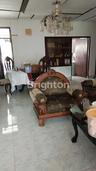 image RUMAH LAMA MASIH LAYAK HUNI+TAMAN DEPAN LUAS, JUGA BISA BUAT KONTRAKAN, KOST STRATEGIS DI PUSAT KOTA CIMAHI (3)