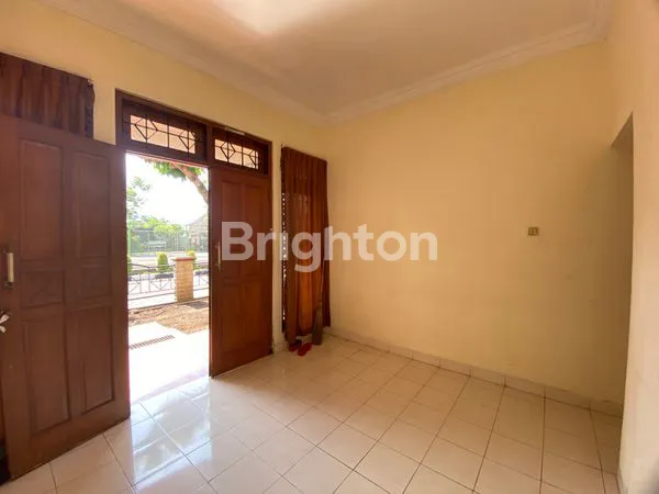 image RUMAH 2 LANTAI VIEW LAPANGAN TENNIS DEKAT UGM (2)