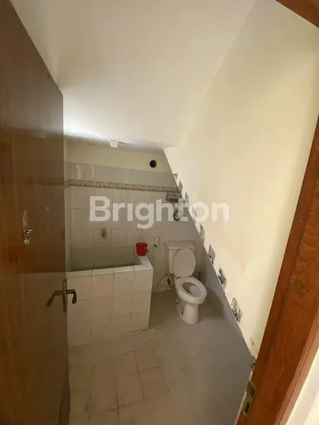 image RUMAH 2 LANTAI VIEW LAPANGAN TENNIS DEKAT UGM (3)