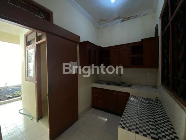 image RUMAH 2 LANTAI VIEW LAPANGAN TENNIS DEKAT UGM (5)