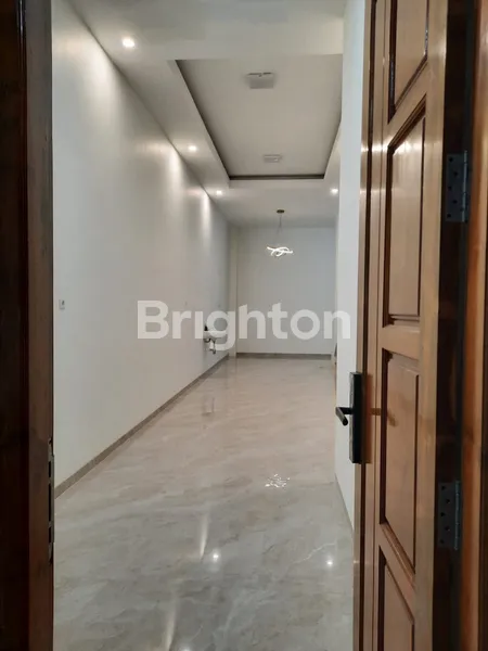 image RUMAH 3 LANTAI DALAM PERUMAHAN MEWAH DENGAN SEKOLAH INTERNASIONAL ISLAMI (4)