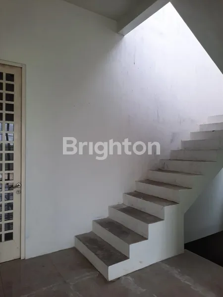 image RUMAH 3 LANTAI DALAM PERUMAHAN MEWAH DENGAN SEKOLAH INTERNASIONAL ISLAMI (6)