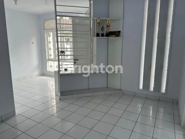 image RUMAH SIAP HUNI 1,5 LANTAI DI KELAPA HYBRIDA/ HIBRIDA KELAPA GADING JAKARTA UTARA (4)