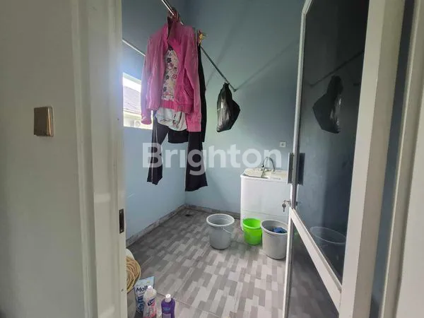 image RUMAH SIAP HUNI, DENGAN PARKIRAN MOBIL DAN HALAMAN BELAKANG LUAS (4)