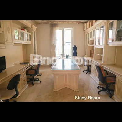 image RUMAH MEWAH DI PAKUWON INDAH COCOK UNTUK KELUARGA BESAR BISA NEGO (1)