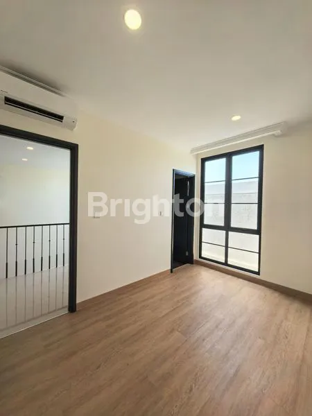 image RUMAH DI SUMMARECON SERPONG TANGERANG  (7)