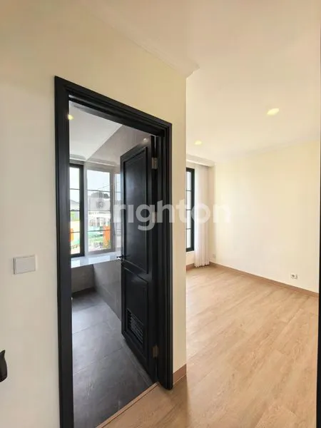 image RUMAH DI SUMMARECON SERPONG TANGERANG  (3)