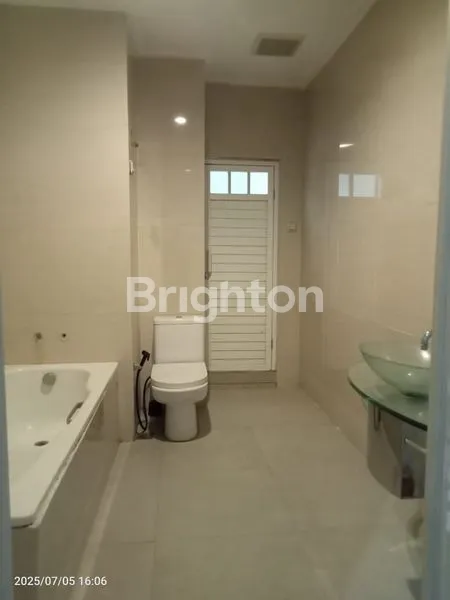 image RUMAH – PONDOK NIRWANA, MERR SURABAYA. LOKASI STRATEGIS SEBERANG SUPERINDO, STARBUCKS, SUBWAY, PIZZA HUT, BURGER KING, FIT & HUB GYM, REFLEKSI 99. DEKAT RS UBAYA, RS PREMIER, RS GOTONG ROYONG, DAN BEBERAPA SEKOLAH TERNAM (7)