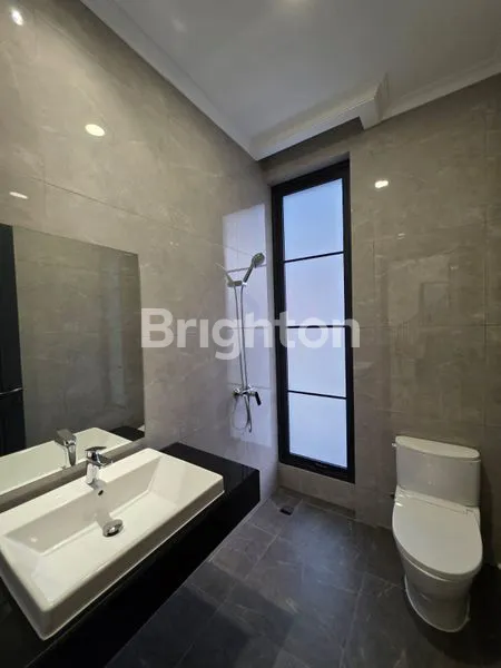 image RUMAH DI SUMMARECON SERPONG TANGERANG (3)