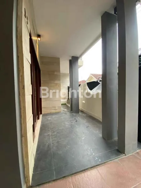 image RUMAH MODERN MINIMALIS BERGAYA SEMI VILLA ONE GATE SYSTEM(164V) (8)