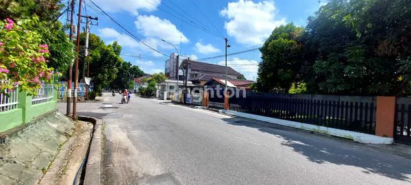 image LAHAN PREMIUM 2.950M2 TENGAH KOTA DI GATOT SUBROTO - SUTOMO PEKANBARU BONUS 5 RUMAH (8)
