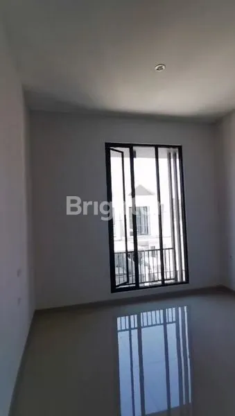 image RUMAH 2 LANTAI MODERN MINIMALIS, BARU GRESS, SELANGKAH KE RAYA KENJERAN, LOKASI STRATEGIS, TIDAK BLUSUK2, DAERAH LEBAK ARUM (6)