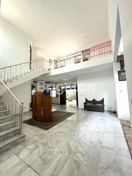 image HUNIAN TENANG DI PEMUKIMAN  JAKARTA SELATAN NAMUN DEKAT  JALUR MAMPANG SERTA DEKAT KE MEGA KUNINGAN - CUKUP JALAN KAKI 10 MENIT KE HALTE TRANSJAKARTA WARUNG JATI. (2)