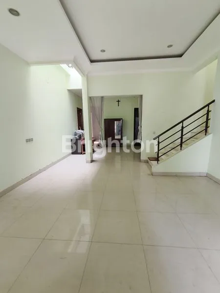 image RUMAH 2 LANTAI VIEW DANAU DI SERENADE LAKE - GADING SERPONG (5)