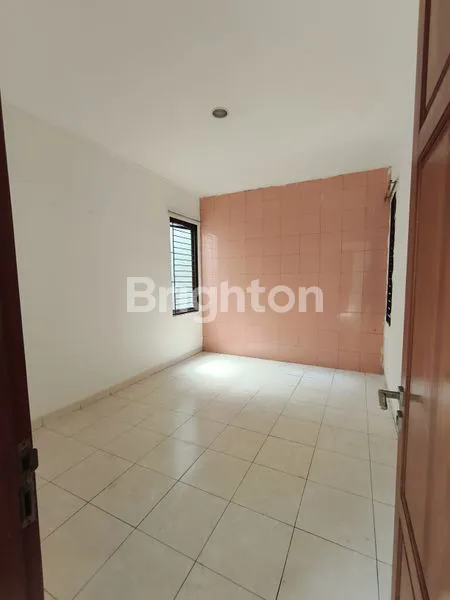 image RUMAH 2 LANTAI VIEW DANAU DI SERENADE LAKE - GADING SERPONG (4)