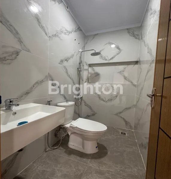 image RUMAH MINIMALIS 3 LANTAI - TANJUNG DUREN - JAKARTA BARAT (4)