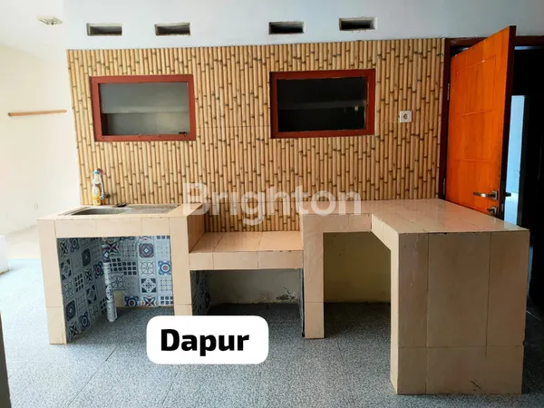 image RUMAH 1 LANTAI SIAP HUNI LOKASI STRATEGIS DAN AKSES MUDAH RUNGKUT ASRI TIMUR SURABAYA (7)