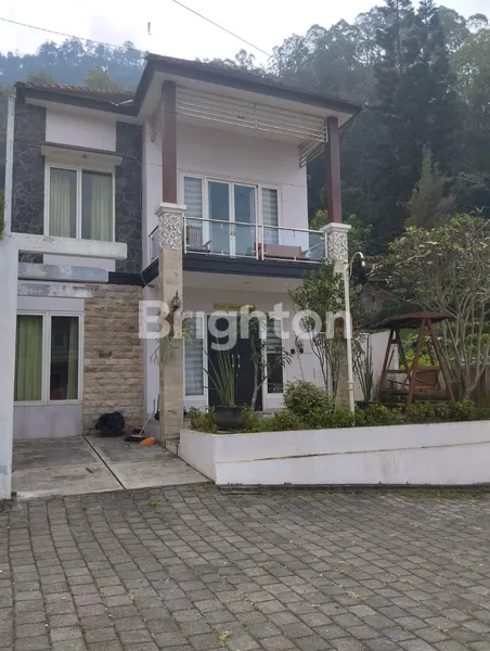 image RUMAH MODERN DI BATU MALANG DENGAN PRIVATE POOL ANAK & PEMANDANGAN GUNUNG YANG MENAWAN (3)