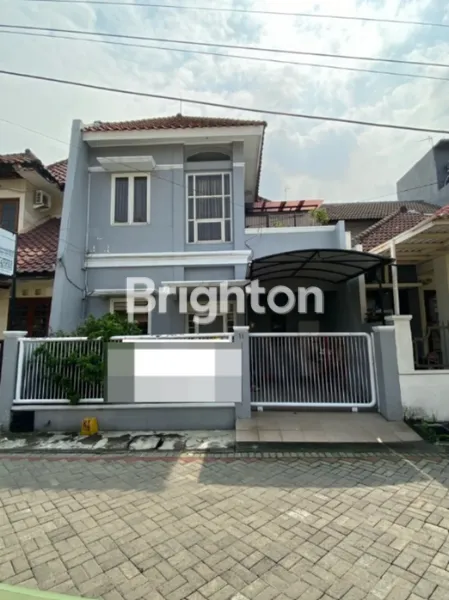 image RUMAH 2 LANTAI LOKASI PREMIUM STRATEGIS DAN MUDAH DIAKSES BAGUS TERAWAT RUNGKUT ASRI TENGAH SURABAYA (1)