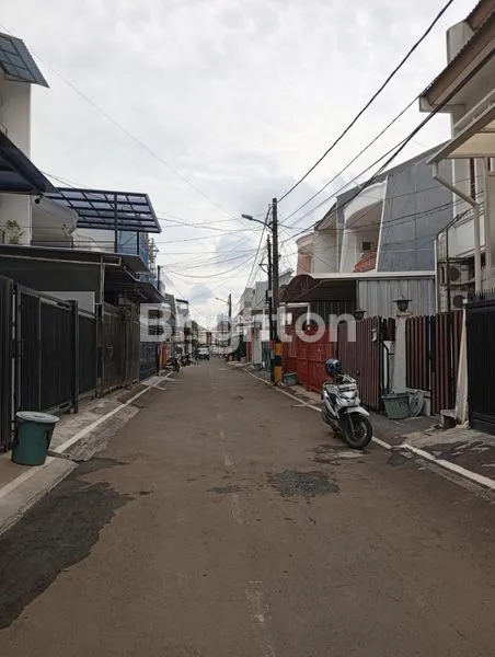 image RUMAH KOST AKTIF 16 KAMAR, 3 1/4 LANTAI STRATEGIS DEKAT MALL KELAPA GADING-JAKARTA UTARA (6)