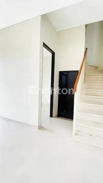 image RUMAH BARU 2 LANTAI PERUMAHAN PREMIUM DEKAT TOL SAWOJAJAR (3)