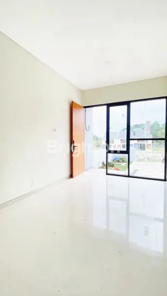 image RUMAH BARU 2 LANTAI PERUMAHAN PREMIUM DEKAT TOL SAWOJAJAR (2)