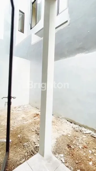 image RUMAH BARU 2 LANTAI PERUMAHAN PREMIUM DEKAT TOL SAWOJAJAR (7)