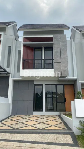 image RUMAH BARU 2 LANTAI PERUMAHAN PREMIUM DEKAT TOL SAWOJAJAR (1)