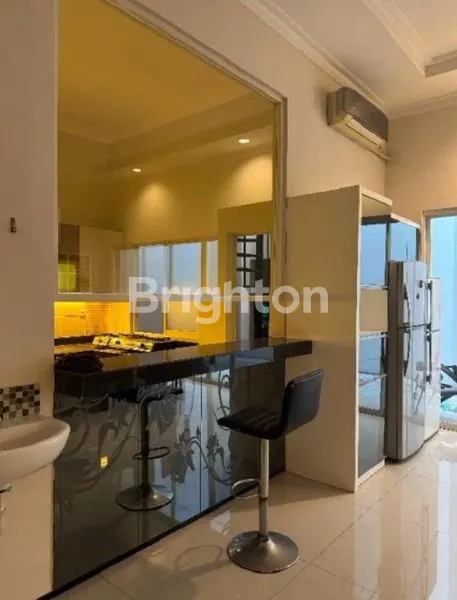 image LANGKA BAGUS SANGAT SIAP HUNI RUMAH 2 LT FULL FURNISH BRAND MEWAH DEKAT SEKOLAH PETRA ARAYA UNIVERSITAS ITS RAYA MERR (6)