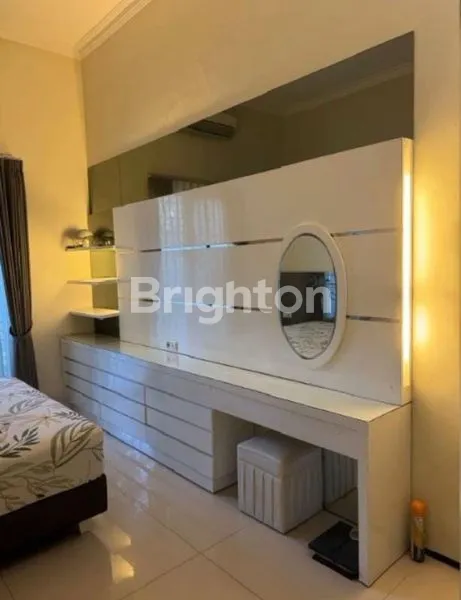 image LANGKA BAGUS SANGAT SIAP HUNI RUMAH 2 LT FULL FURNISH BRAND MEWAH DEKAT SEKOLAH PETRA ARAYA UNIVERSITAS ITS RAYA MERR (5)