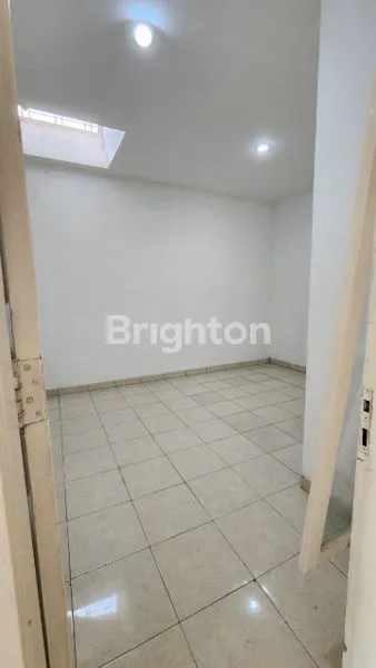 image RUMAH SIAP HUNI, BERSIH DAN BARU RENOVASI  DISEWAKAN DI HARAPAN INDAH2 (5)