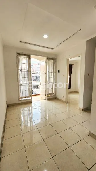 image RUMAH SIAP HUNI, BERSIH DAN BARU RENOVASI  DISEWAKAN DI HARAPAN INDAH2 (7)