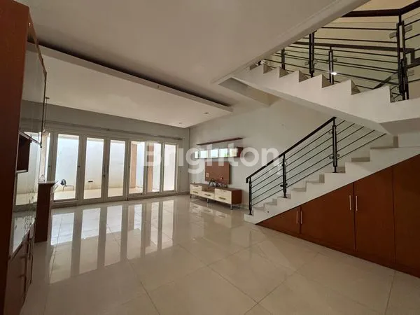 image RUMAH MEWAH 2 LANTAI DI ONYX ALAM SUTERA (3)