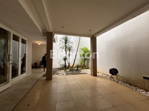 image RUMAH MEWAH 2 LANTAI DI ONYX ALAM SUTERA (4)