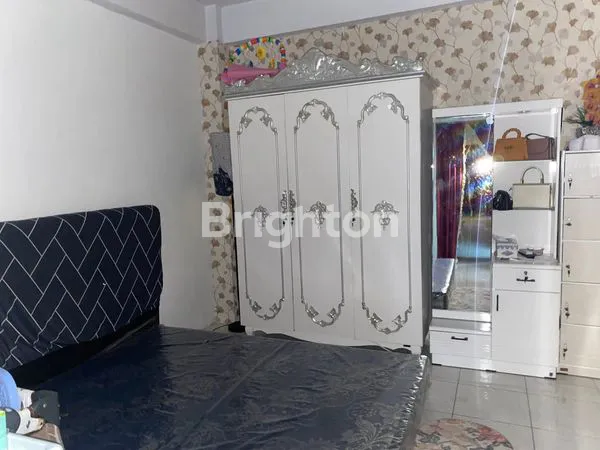 image RUMAH PINGGIR JALAN 4 LANTAI (7)