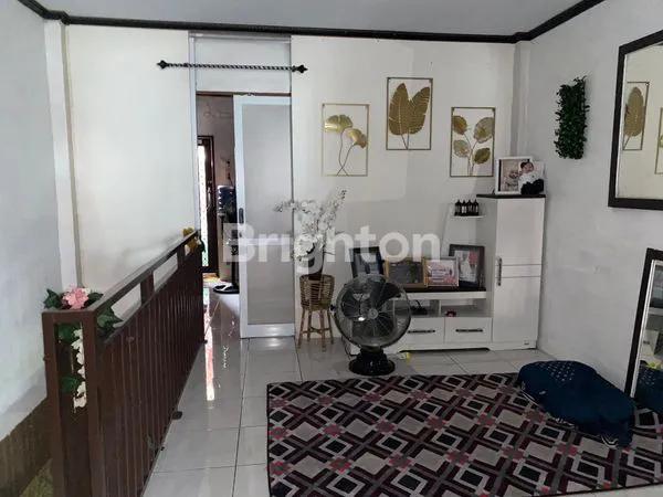 image RUMAH PINGGIR JALAN 4 LANTAI (2)